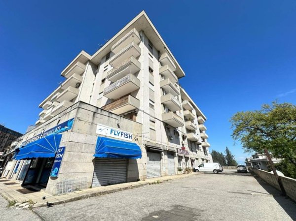 negozio in affitto a Cosenza in zona Città 2000