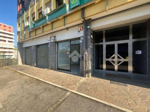 negozio in affitto a Cosenza