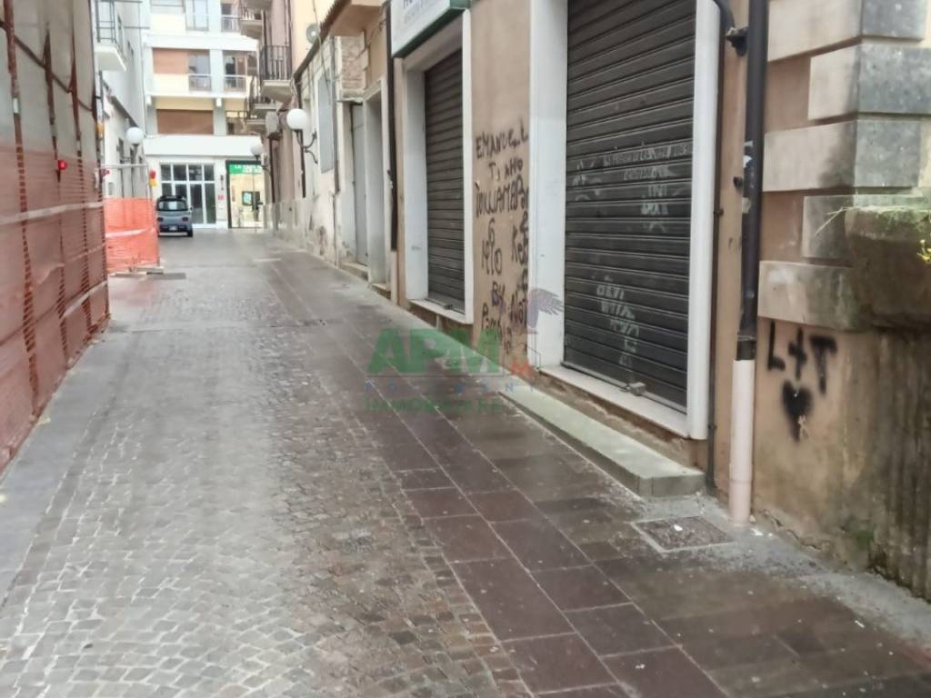negozio in affitto a Cosenza in zona Cosenza Vecchia