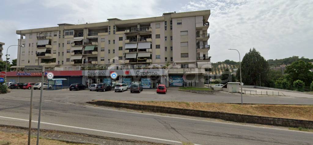 negozio in affitto a Cosenza in zona Città 2000