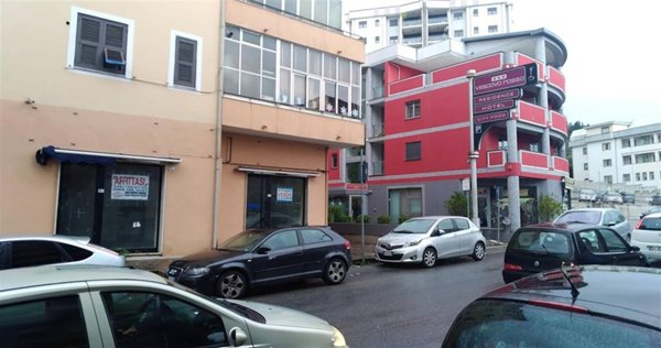 negozio in affitto a Cosenza in zona Panebianco