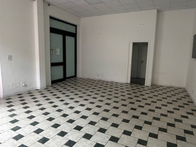 negozio in affitto a Cosenza in zona Cosenza Vecchia