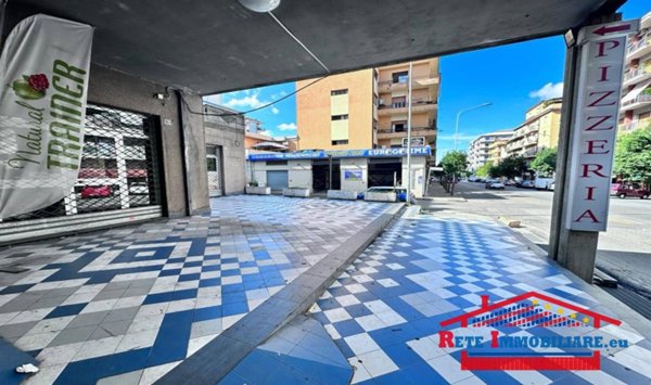 locale commerciale in affitto a Cosenza in zona Panebianco