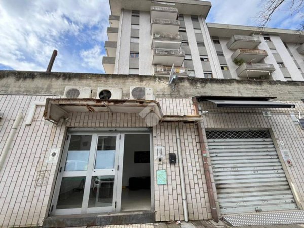 negozio in affitto a Cosenza in zona Panebianco