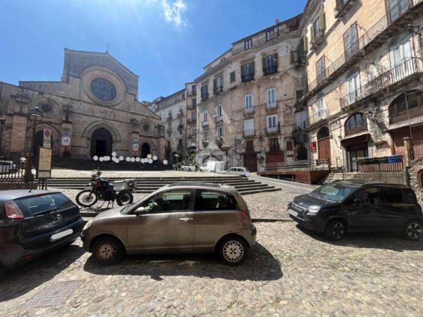 negozio in affitto a Cosenza in zona Cosenza Vecchia