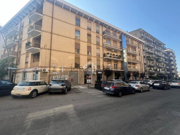 locale commerciale in affitto a Cosenza