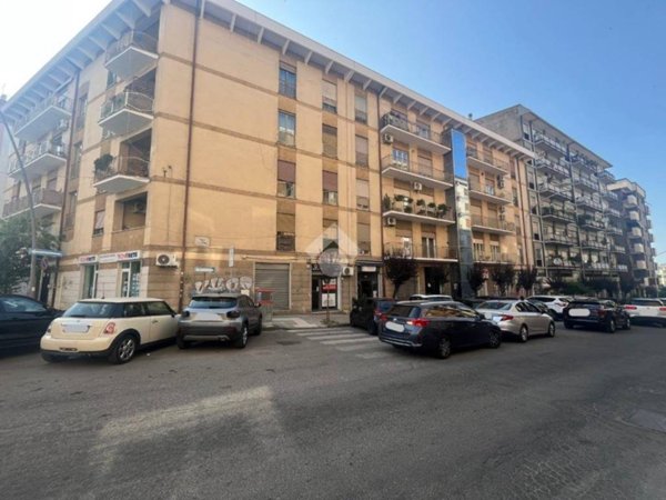 negozio in affitto a Cosenza