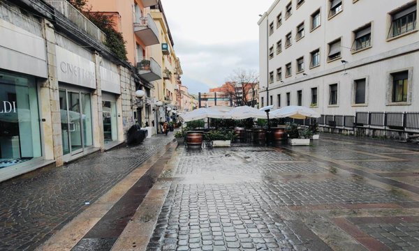 negozio in affitto a Cosenza in zona Cosenza Vecchia