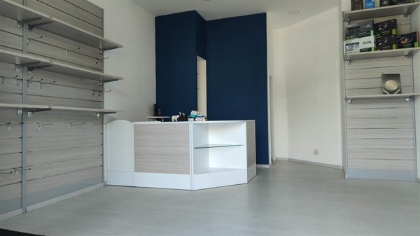 negozio in affitto a Cosenza in zona Cosenza Vecchia