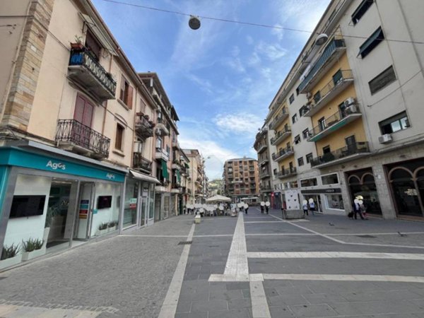 negozio in affitto a Cosenza