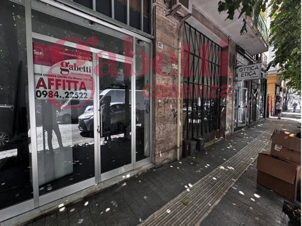 locale di sgombero in affitto a Cosenza