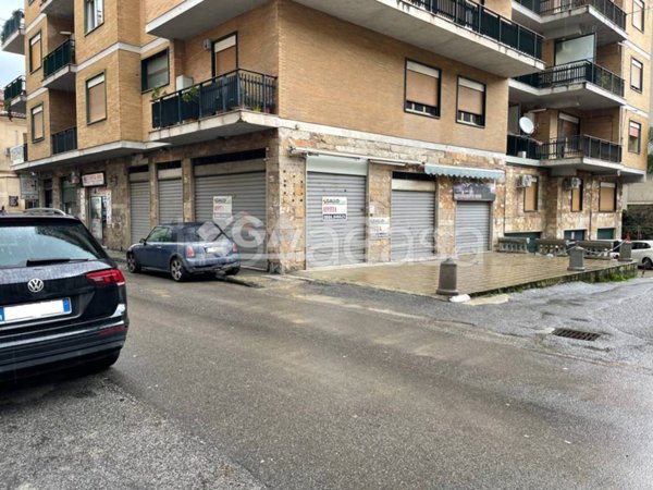 negozio in affitto a Cosenza in zona Cosenza Vecchia