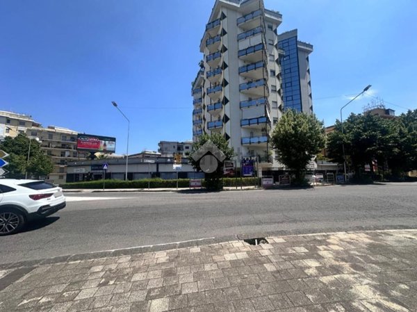 locale commerciale in affitto a Cosenza