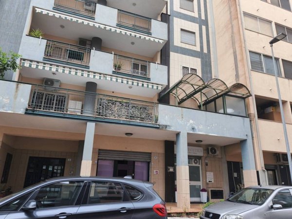 locale commerciale in affitto a Cosenza in zona Panebianco