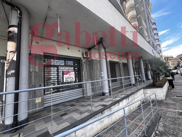 locale di sgombero in affitto a Cosenza