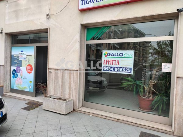 negozio in affitto a Cosenza in zona Panebianco