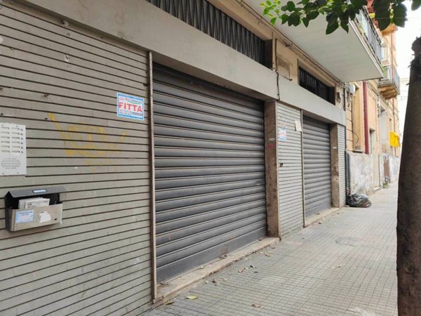 negozio in affitto a Cosenza in zona Cosenza Vecchia