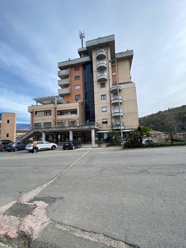 locale commerciale in affitto a Cosenza in zona Cosenza Vecchia