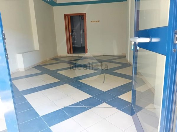 locale commerciale in affitto a Cosenza in zona Cosenza Vecchia