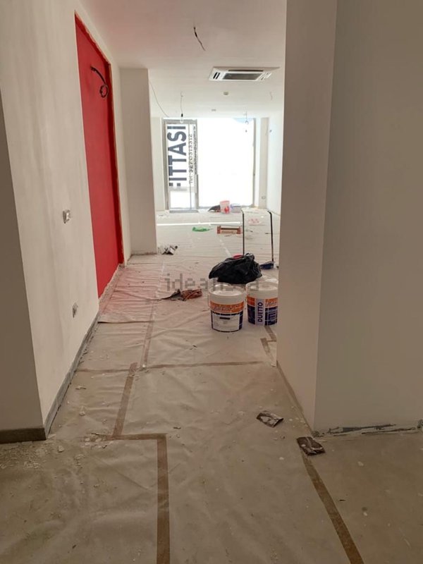 negozio in affitto a Cosenza in zona Cosenza Vecchia