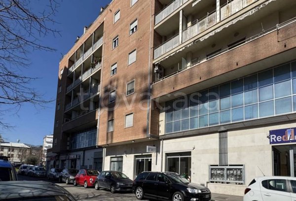 negozio in affitto a Cosenza in zona Cosenza Vecchia