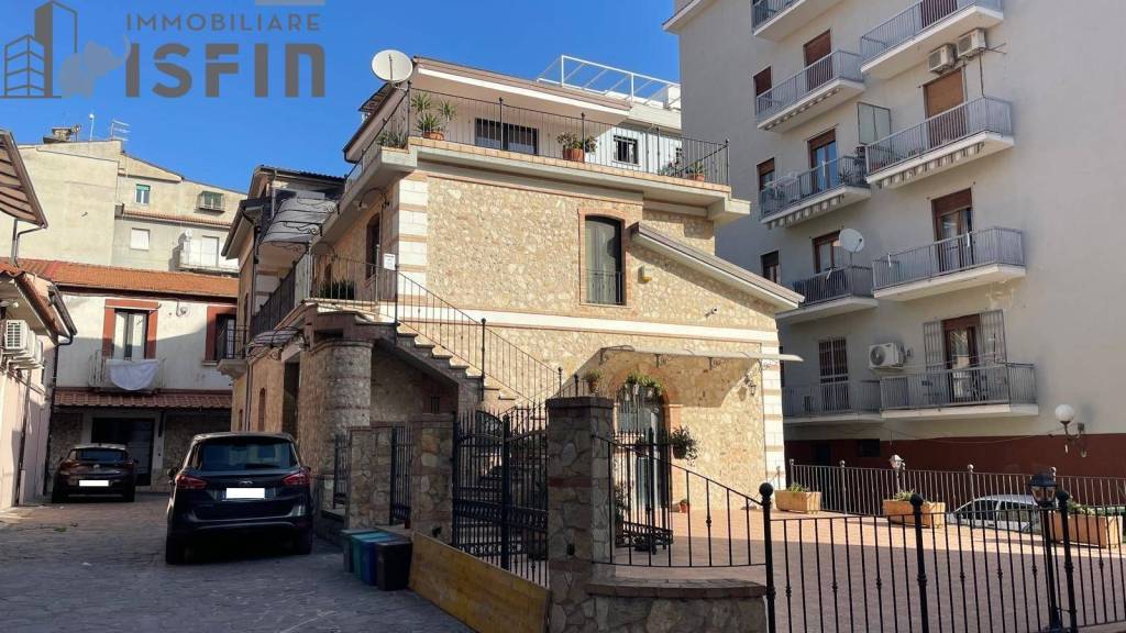 negozio in affitto a Cosenza in zona Cosenza Vecchia