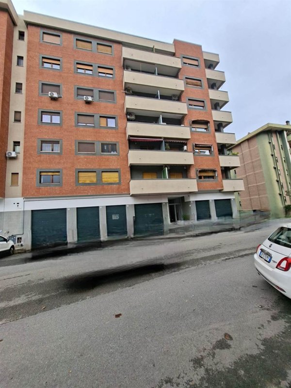 locale commerciale in affitto a Cosenza