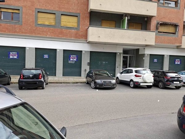 negozio in affitto a Cosenza in zona Panebianco