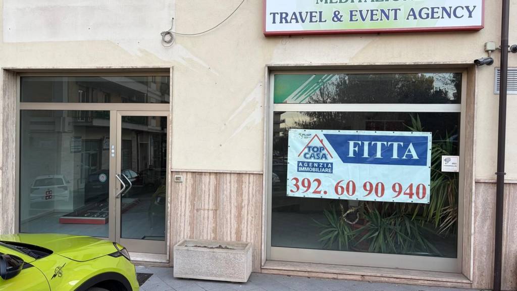 negozio in affitto a Cosenza in zona Panebianco