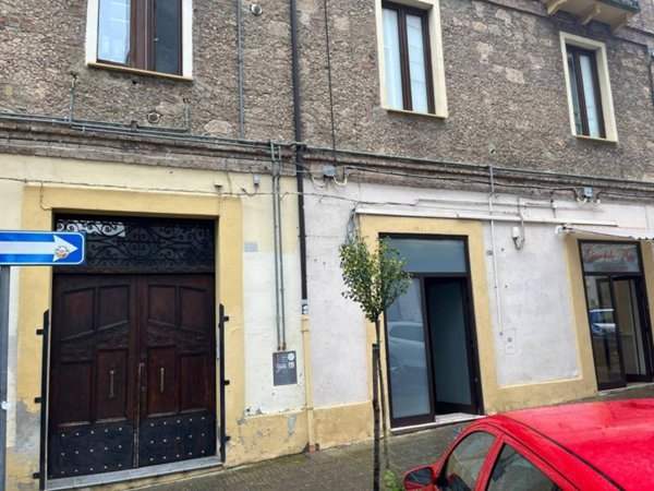 negozio in affitto a Cosenza in zona Cosenza Vecchia