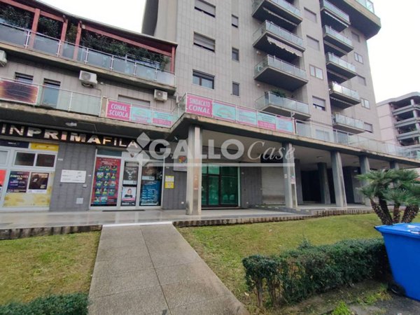 negozio in affitto a Cosenza in zona Panebianco