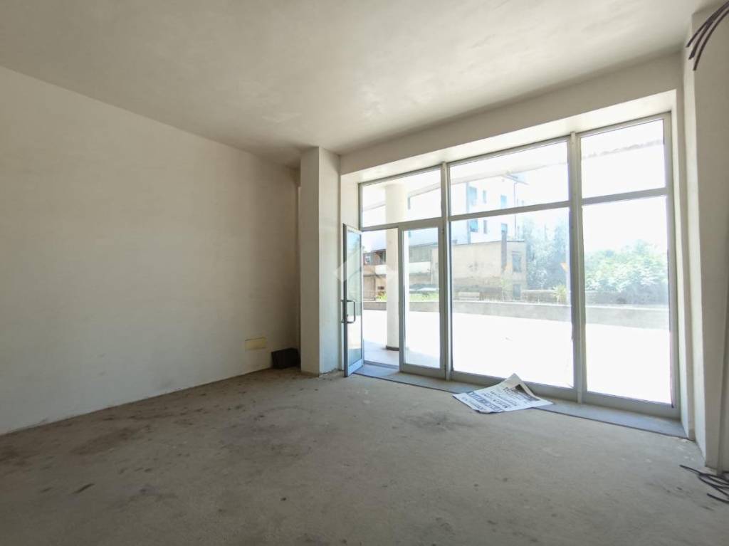 negozio in affitto a Cosenza in zona Panebianco