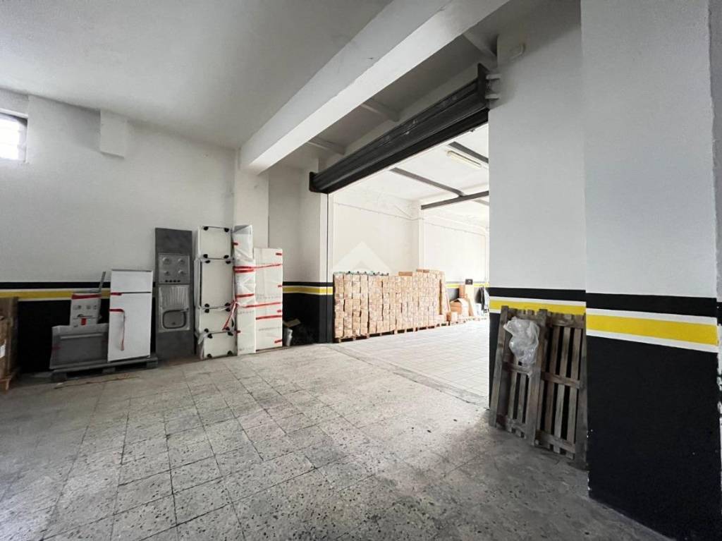 locale commerciale in affitto a Cosenza in zona Cosenza Vecchia