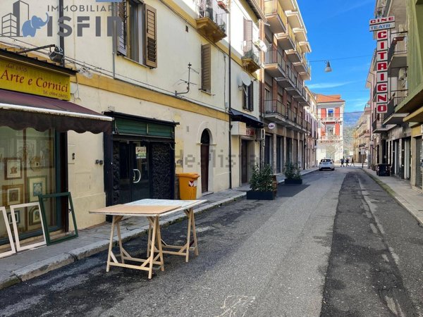 locale commerciale in affitto a Cosenza in zona Cosenza Vecchia