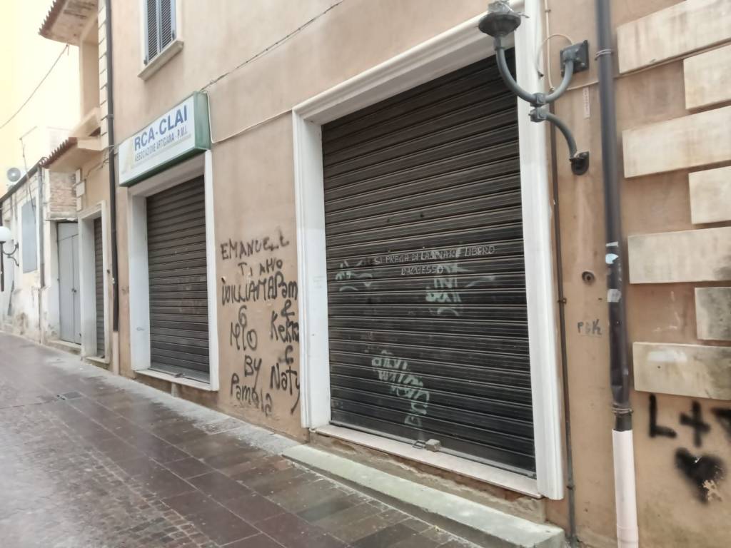 negozio in affitto a Cosenza in zona Cosenza Vecchia