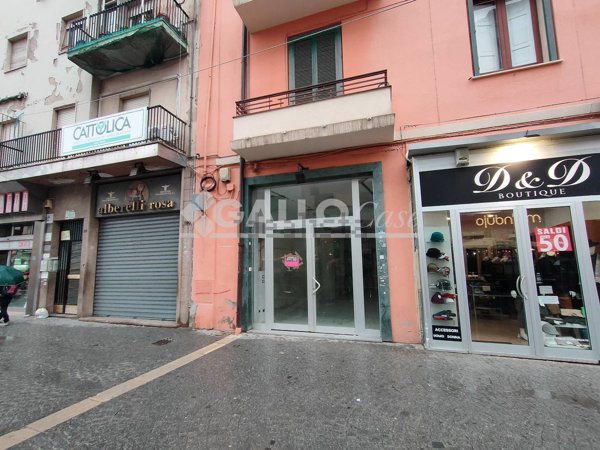 negozio in affitto a Cosenza