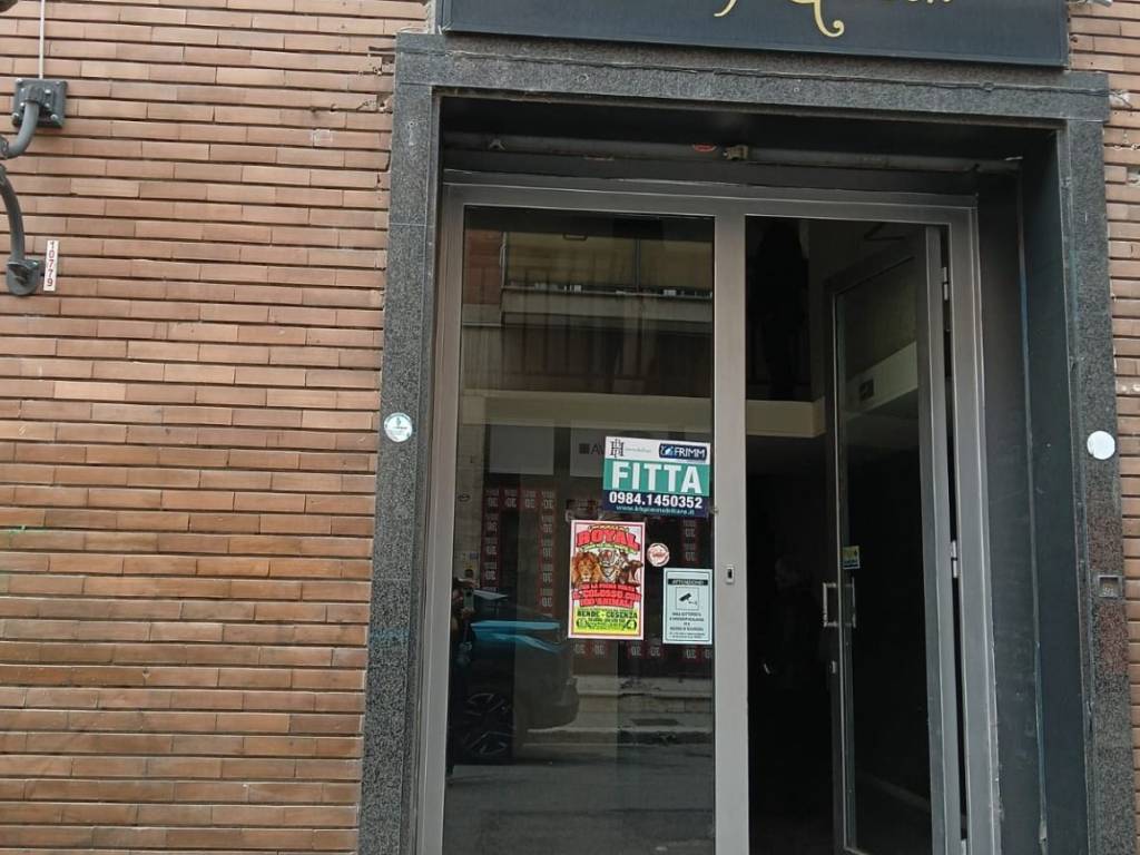 negozio in affitto a Cosenza in zona Cosenza Vecchia