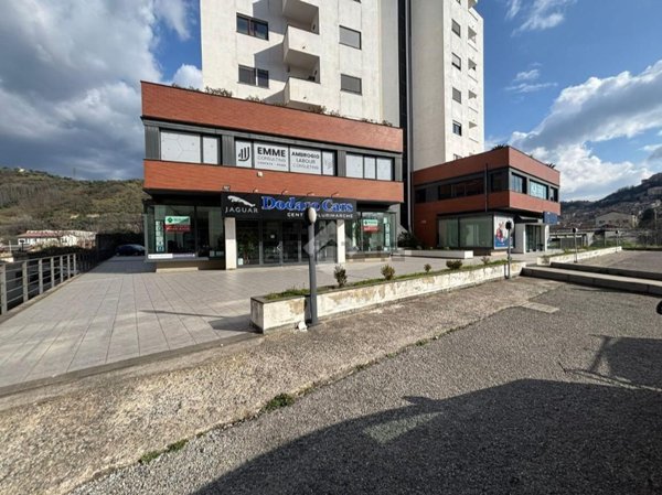 locale commerciale in affitto a Cosenza in zona Cosenza Vecchia