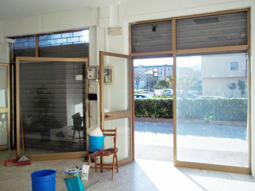 negozio in affitto a Cosenza in zona Panebianco