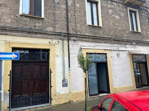 negozio in affitto a Cosenza in zona Cosenza Vecchia