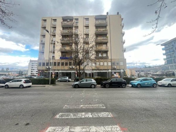 negozio in affitto a Cosenza