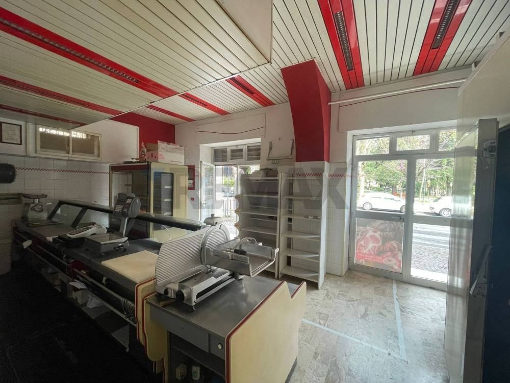 locale commerciale in affitto a Cosenza in zona Cosenza Vecchia