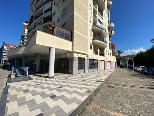 negozio in affitto a Cosenza