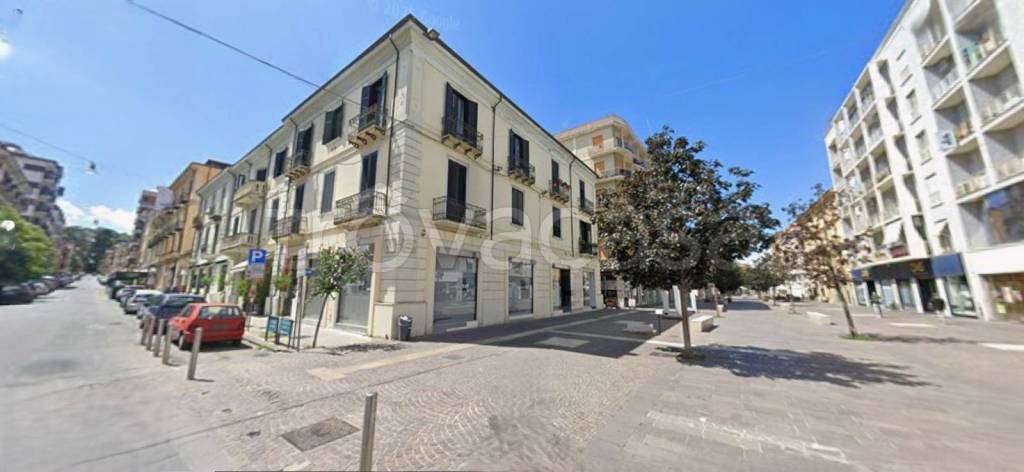 negozio in affitto a Cosenza in zona Cosenza Vecchia