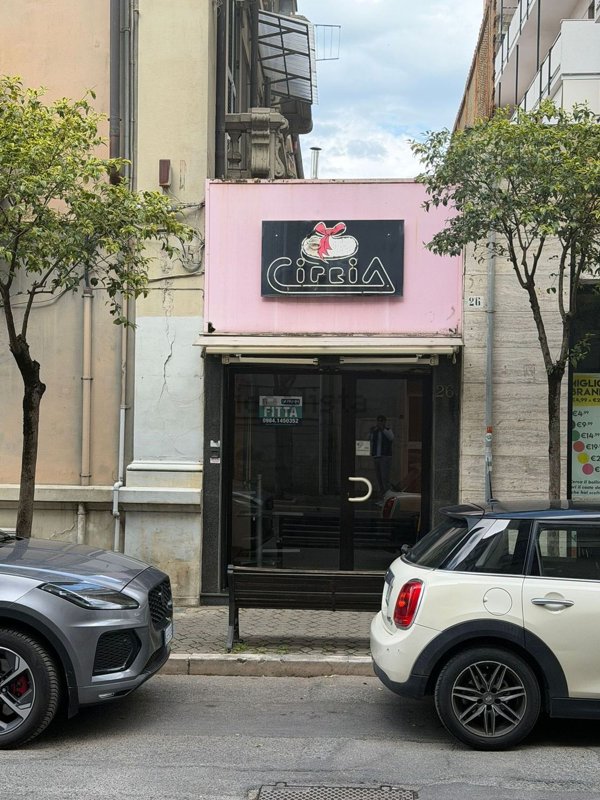 locale commerciale in affitto a Cosenza in zona Cosenza Vecchia