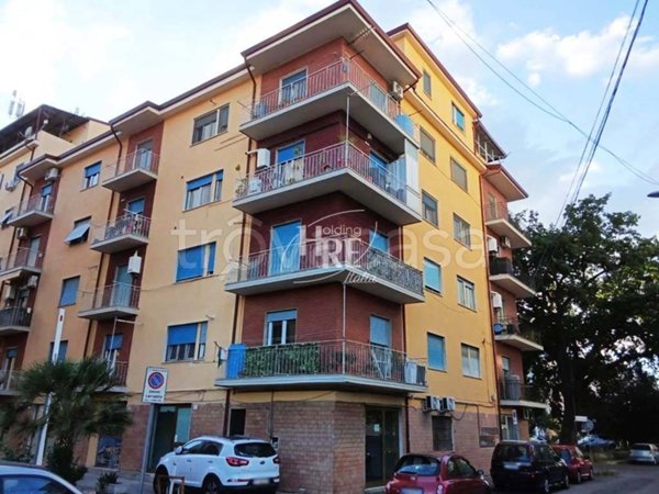 negozio in affitto a Cosenza in zona Panebianco