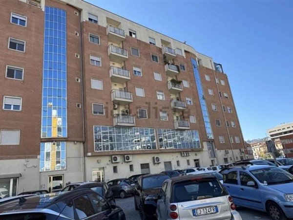 negozio in affitto a Cosenza in zona Cosenza Vecchia