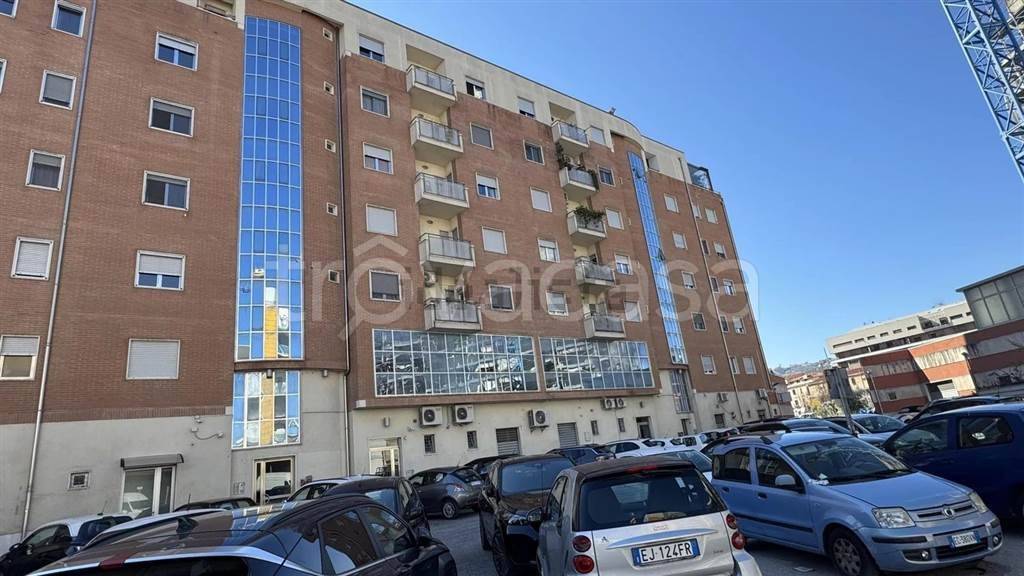negozio in affitto a Cosenza in zona Cosenza Vecchia