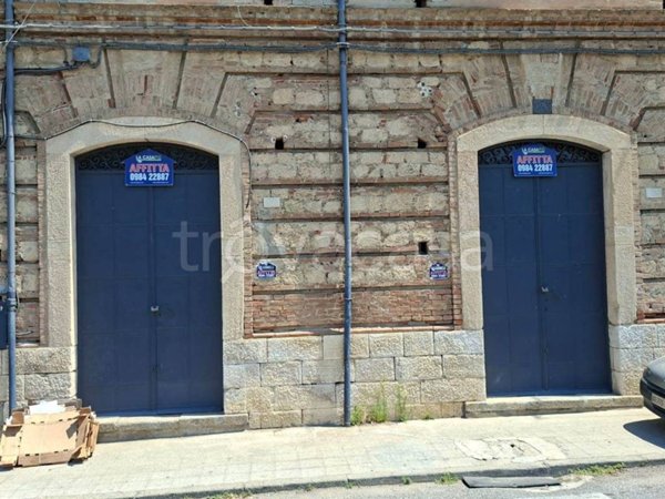 negozio in affitto a Cosenza in zona Gergeri
