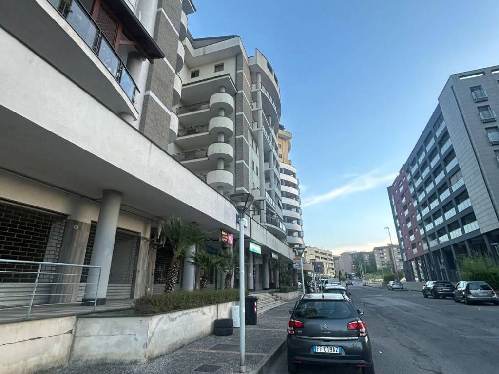 negozio in affitto a Cosenza in zona Gergeri